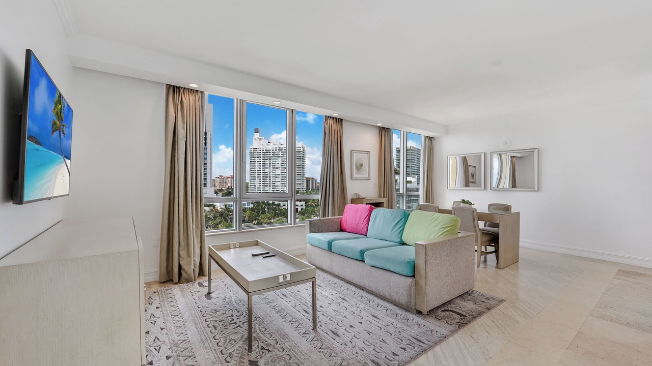 Photo of Livingroom in South of Fifth