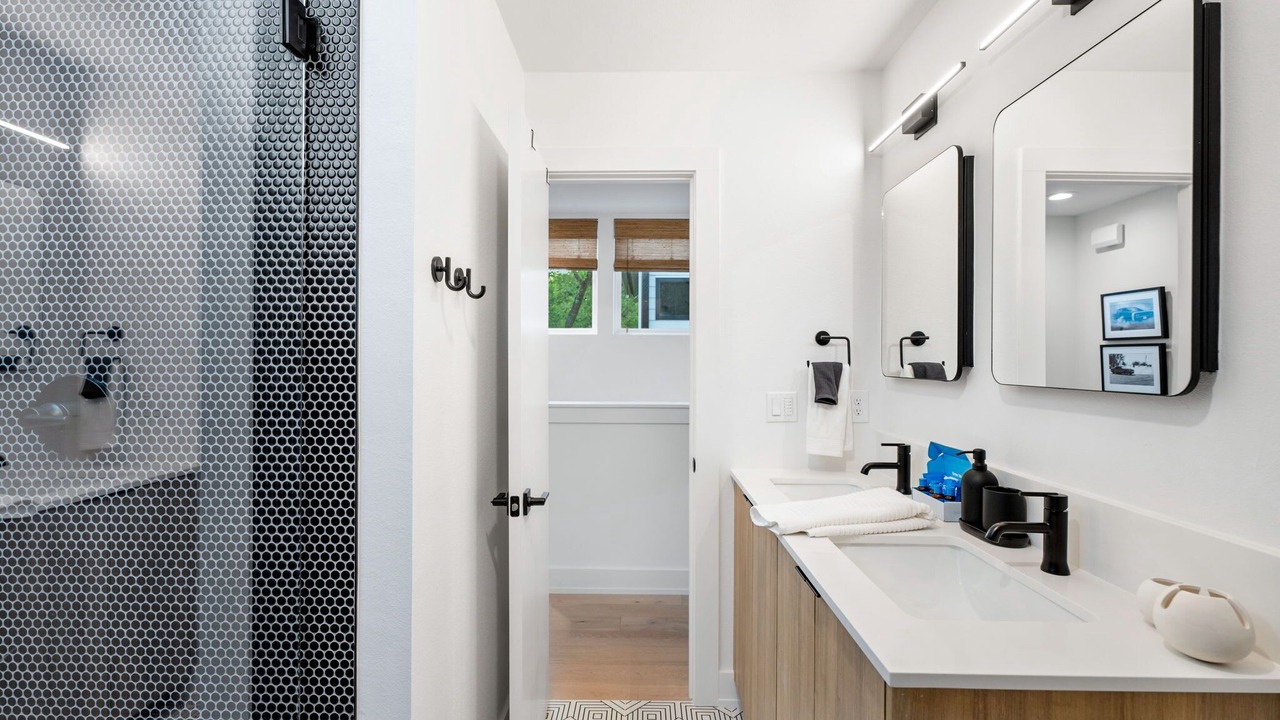 Photo of Bathroom in South Manchaca