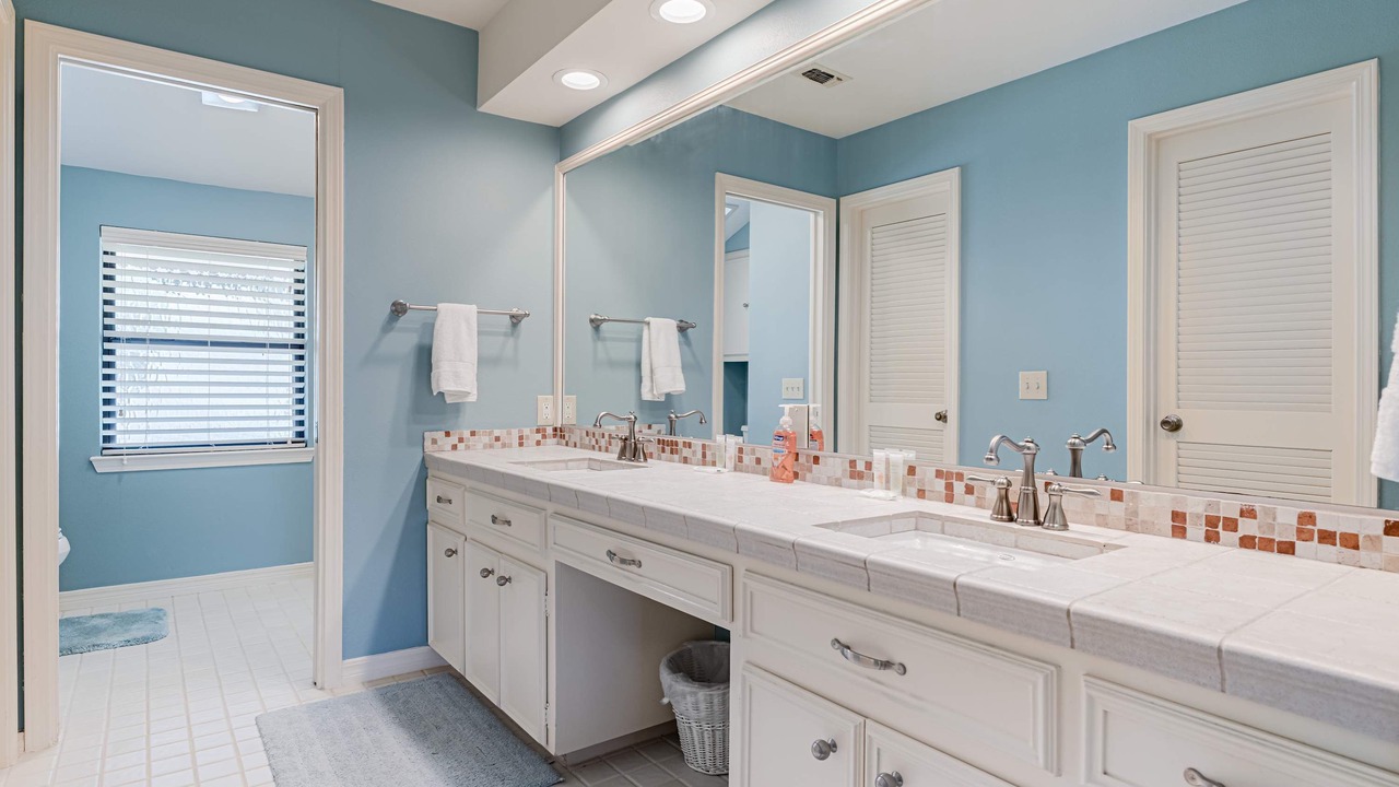 Photo of Bathroom in Lakeway