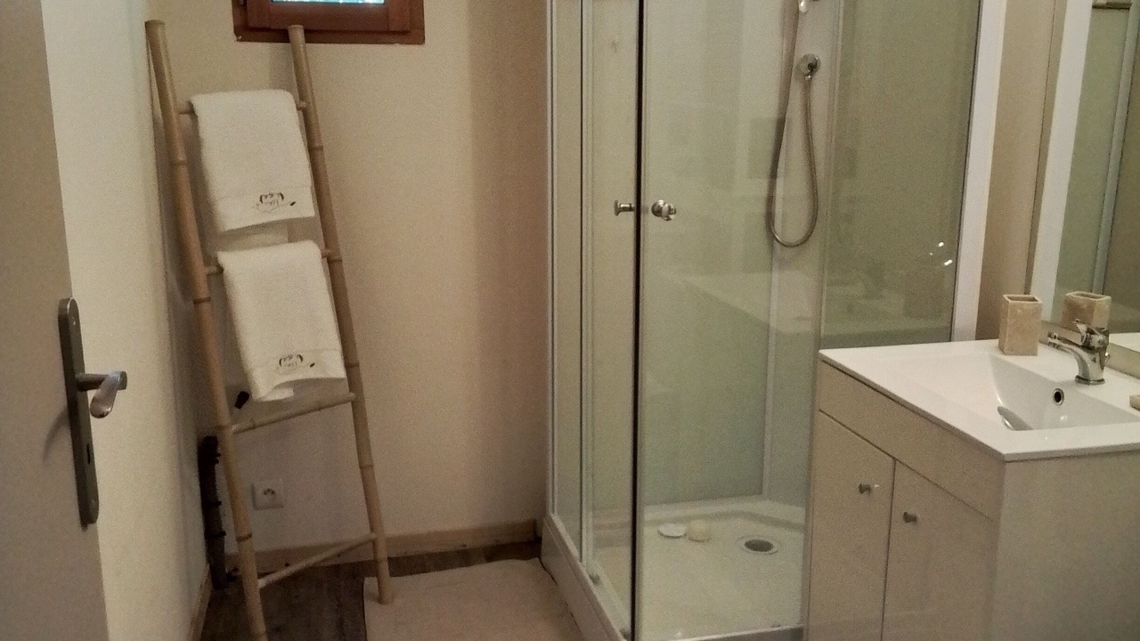 Photo of Bathroom in Eyragues