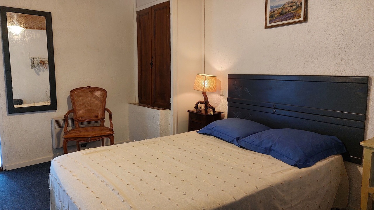 Photo of Bedroom in Revest-des-Brousses