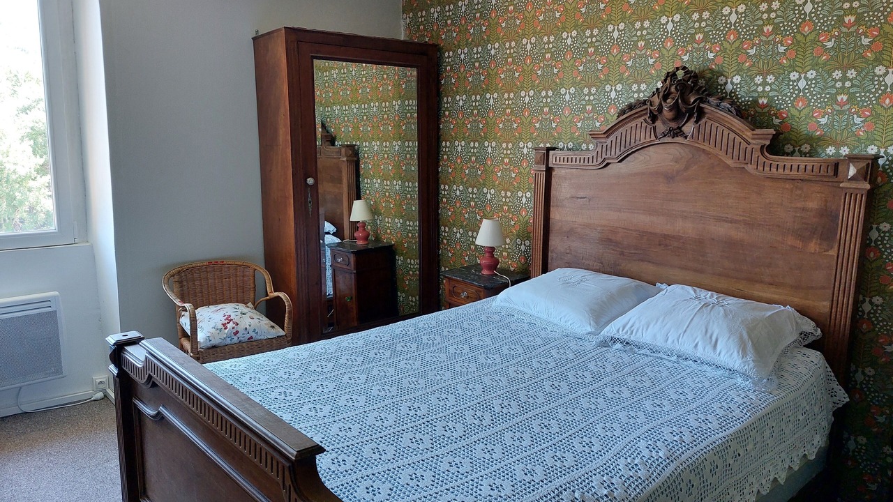 Photo of Bedroom in Revest-des-Brousses