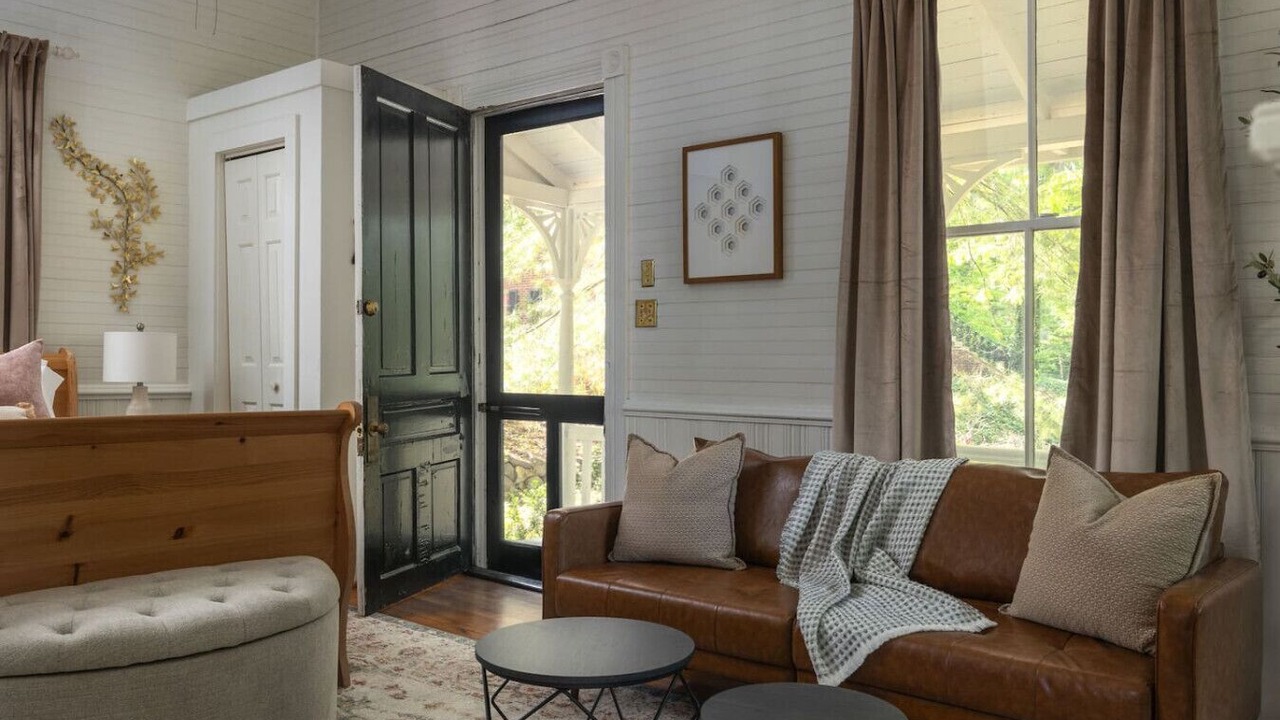 Photo of Livingroom in Old Irving Park