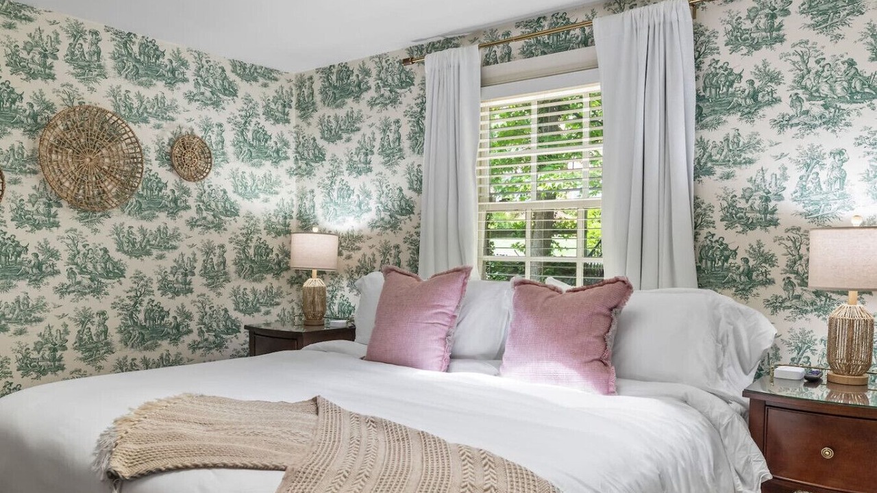 Photo of Bedroom in Old Irving Park