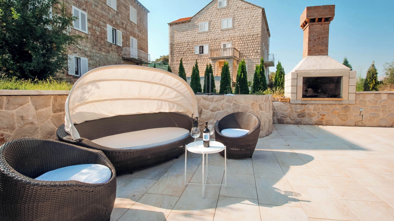 Photo of Patio Balcony in Komaji