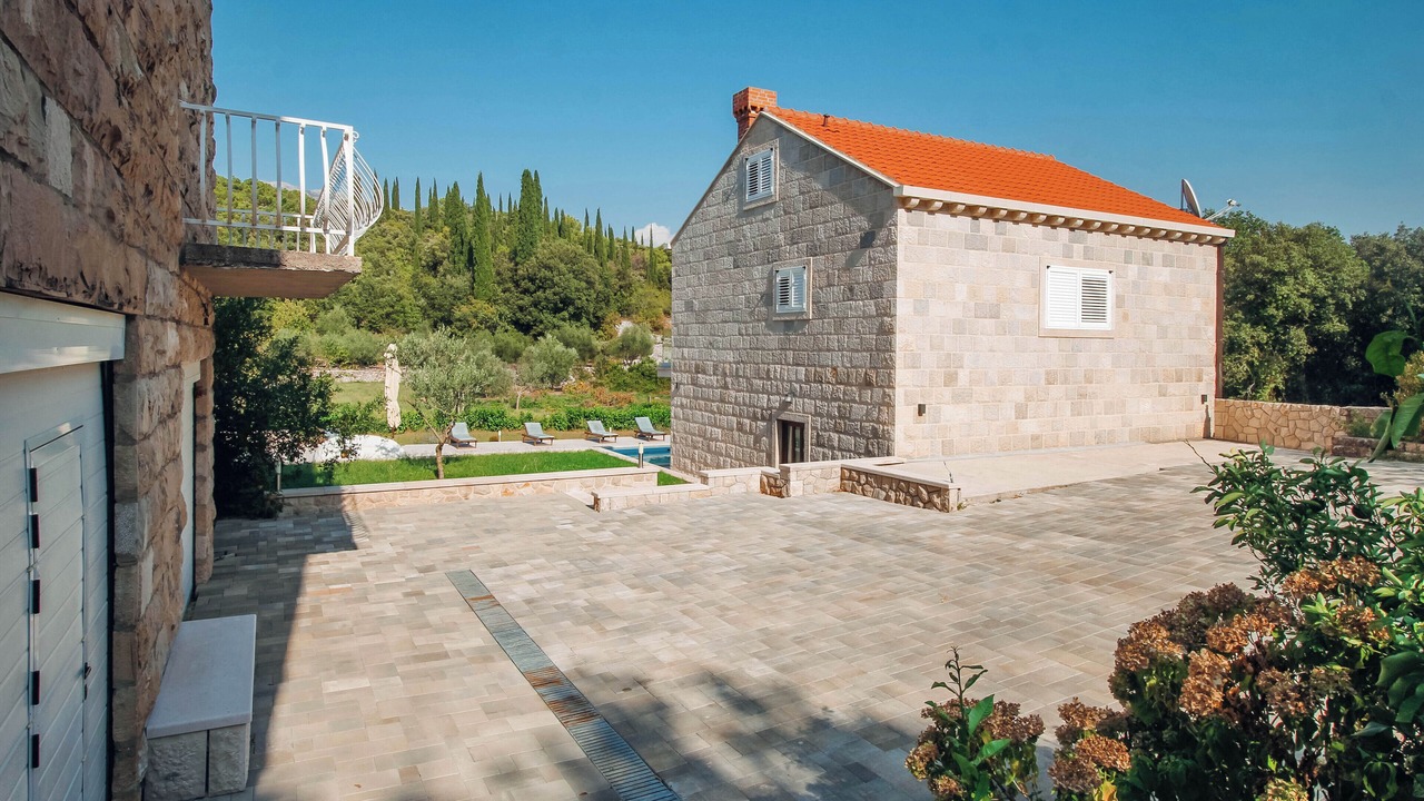 Photo of Outdoor in Komaji