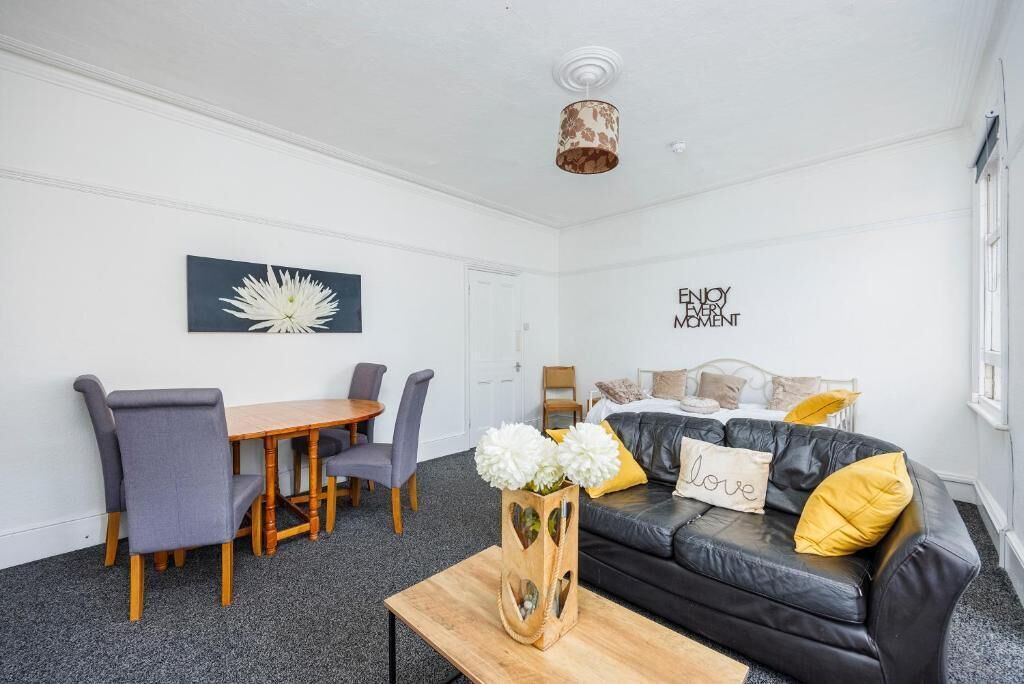 Photo of Livingroom in Southend-on-Sea