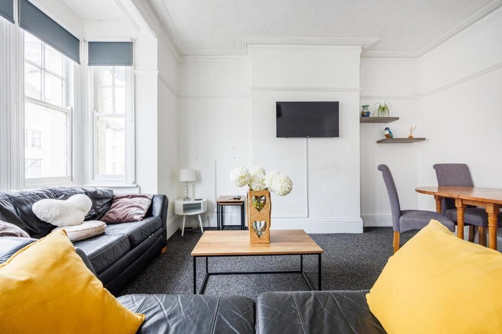 Photo of Livingroom in Southend-on-Sea