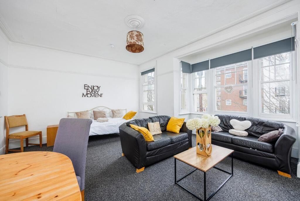 Photo of Livingroom in Southend-on-Sea