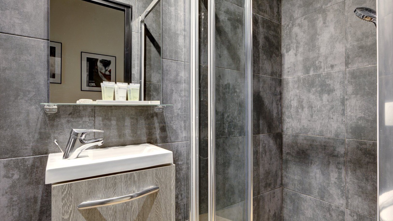 Photo of Bathroom in Arts-et-Metiers