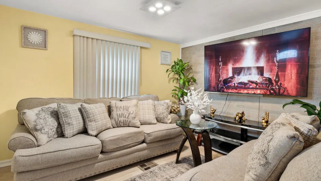 Photo of Livingroom in Lenox