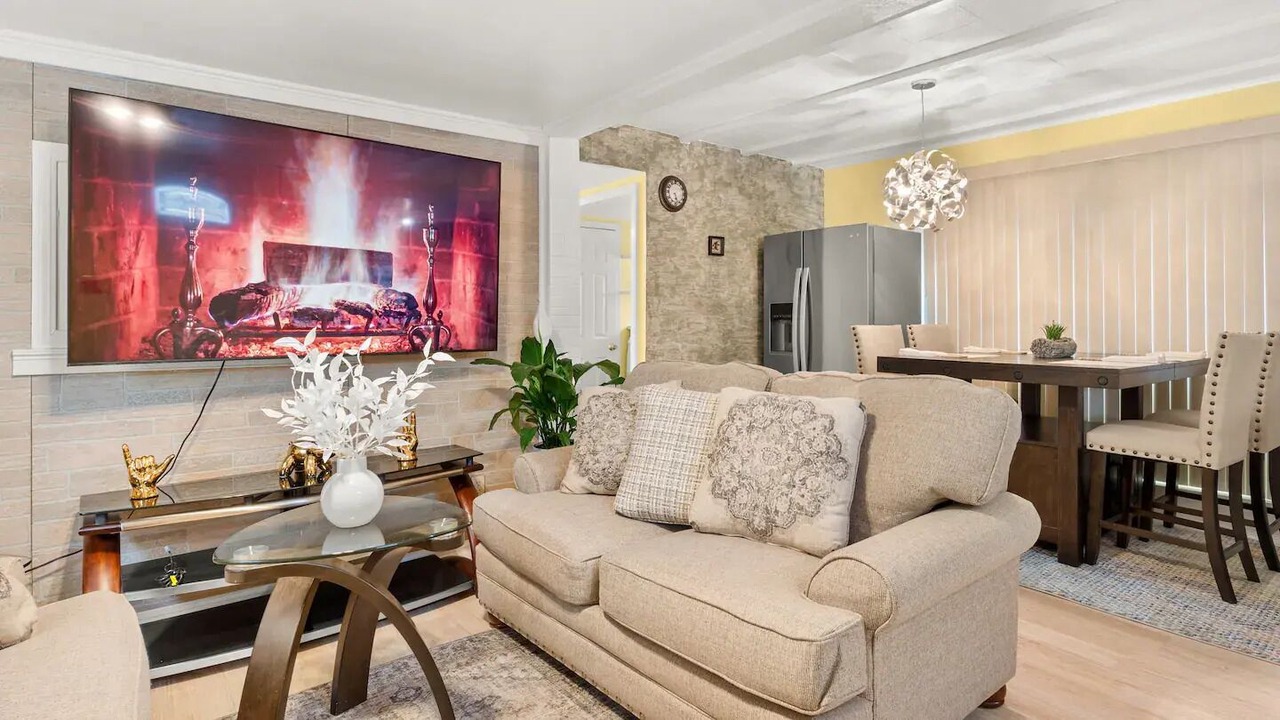 Photo of Livingroom in Lenox