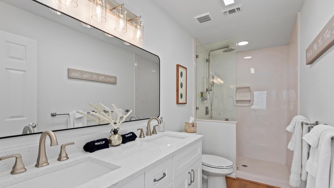 Photo of Bathroom in Pointe San Luis