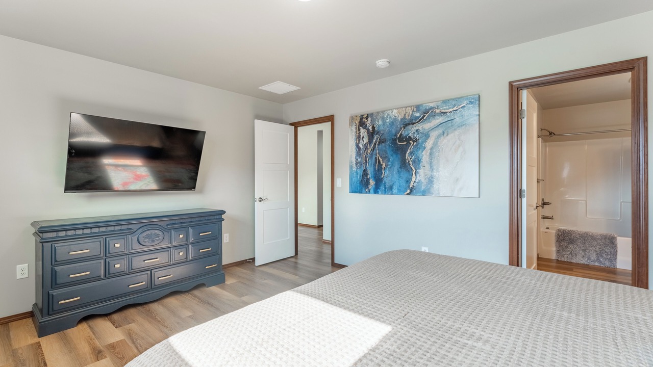 Photo of Bedroom in Monitor