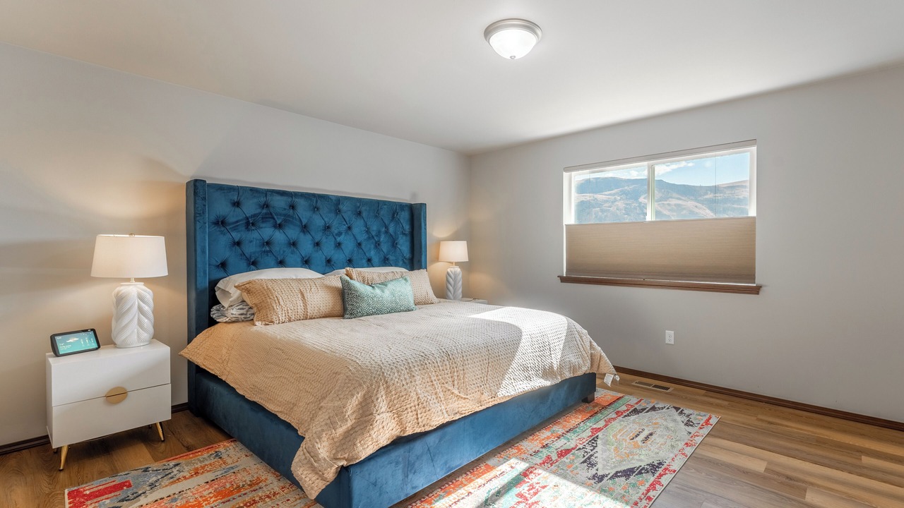 Photo of Bedroom in Monitor