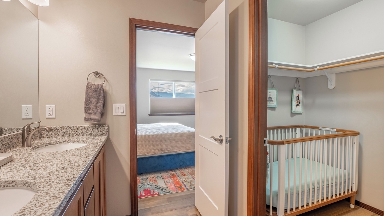 Photo of Bedroom in Monitor