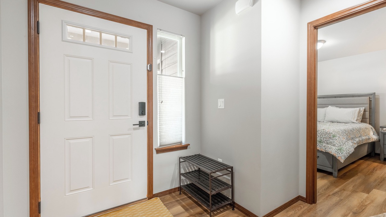 Photo of Bedroom in Monitor