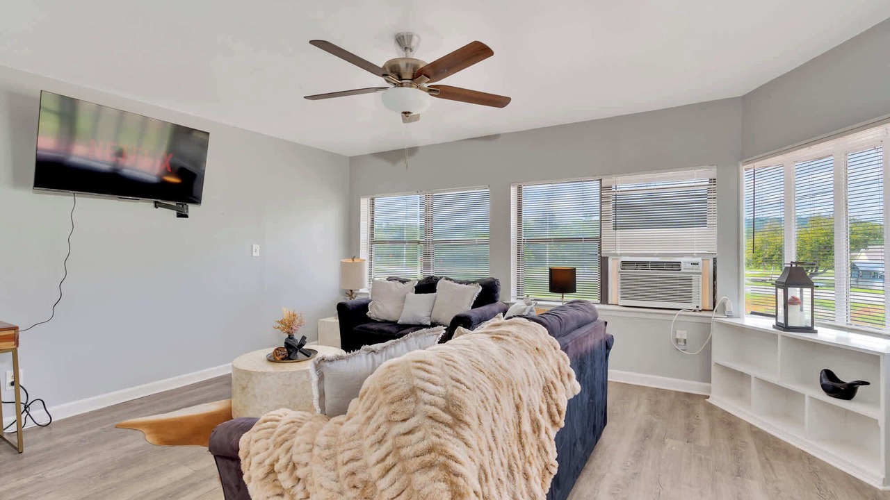 Photo of Livingroom in Collegedale