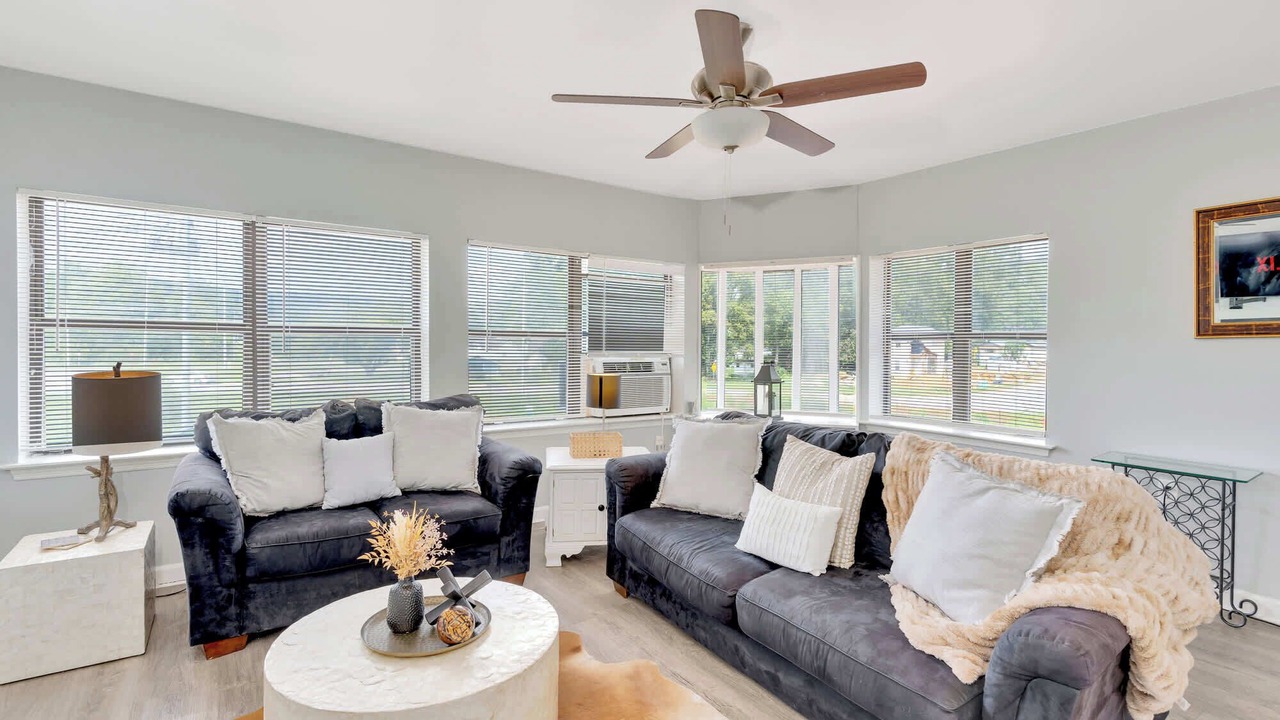 Photo of Livingroom in Collegedale