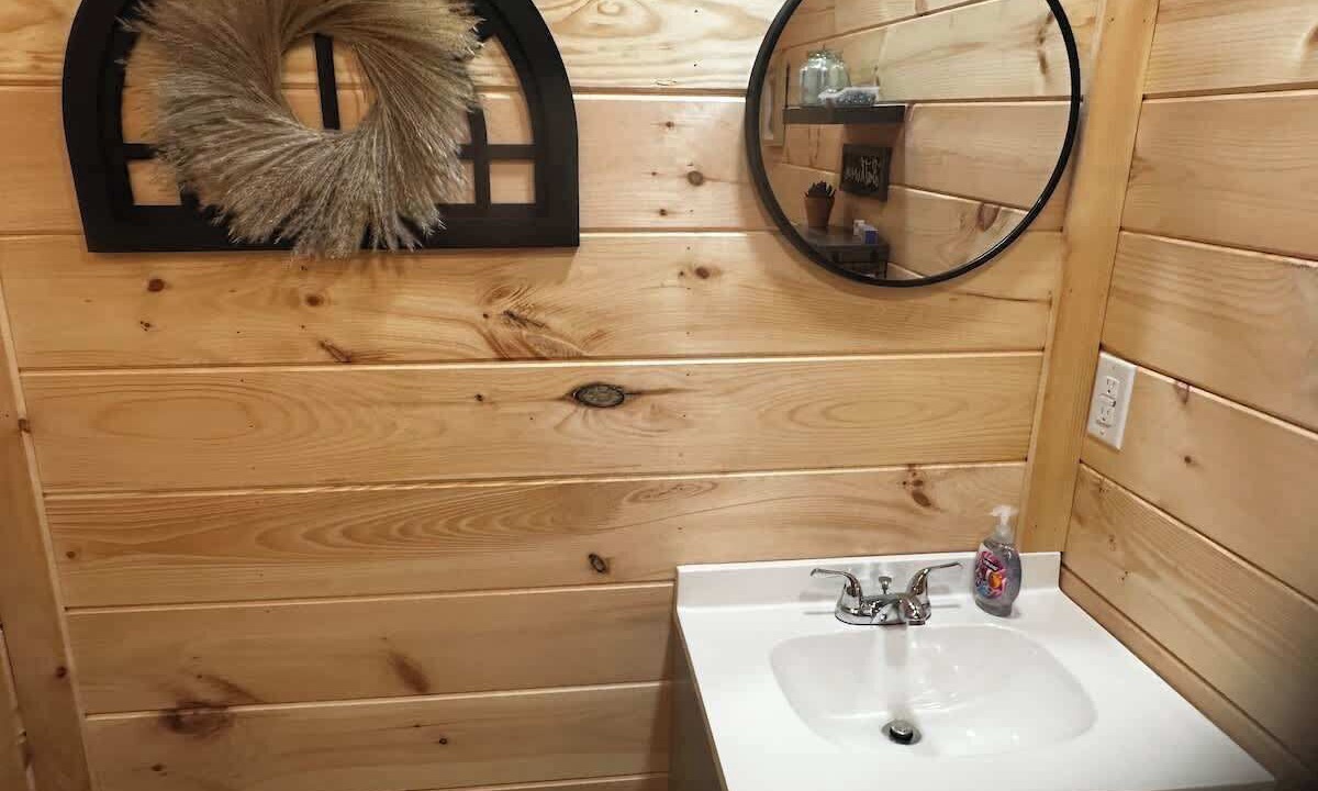 Photo of Bathroom in Betsy Layne