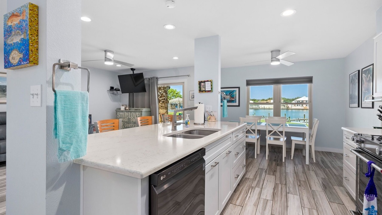 Photo of Kitchen in Harbor Oaks