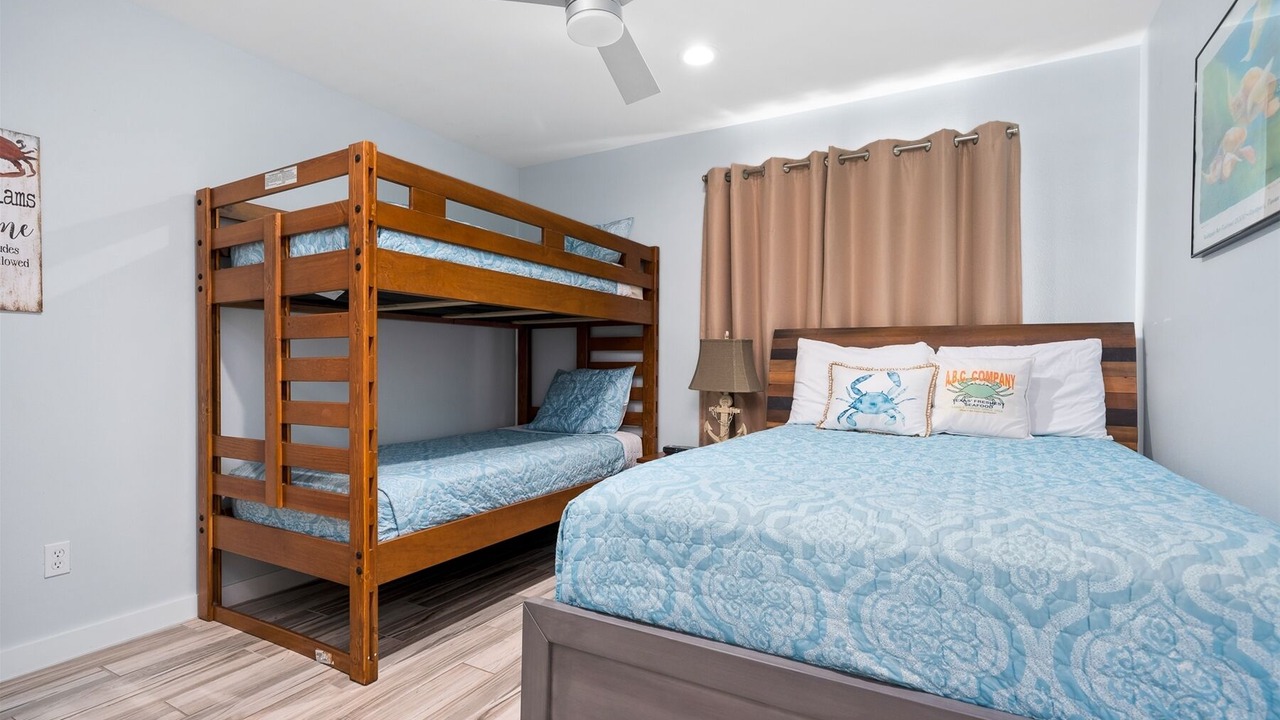 Photo of Bedroom in Harbor Oaks