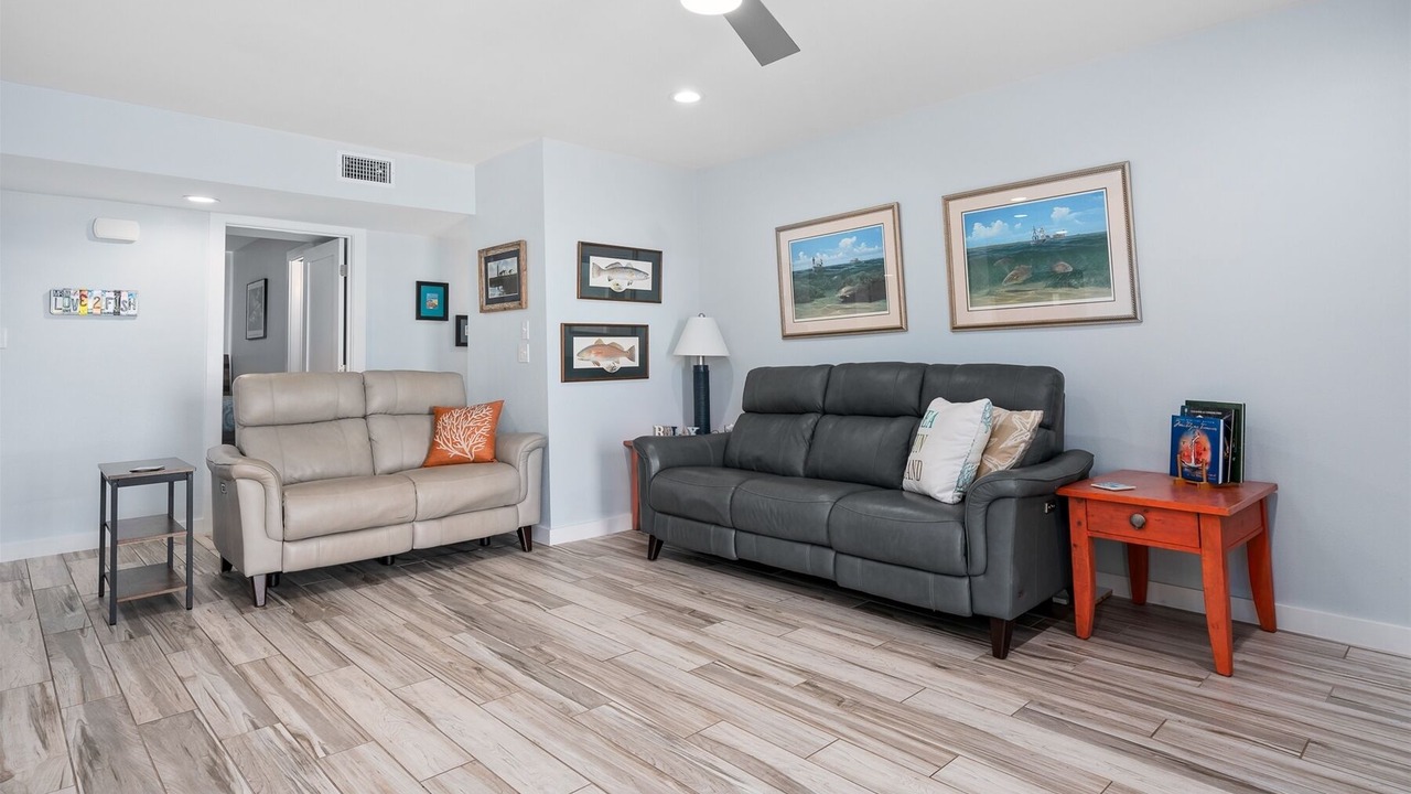 Photo of Livingroom in Harbor Oaks