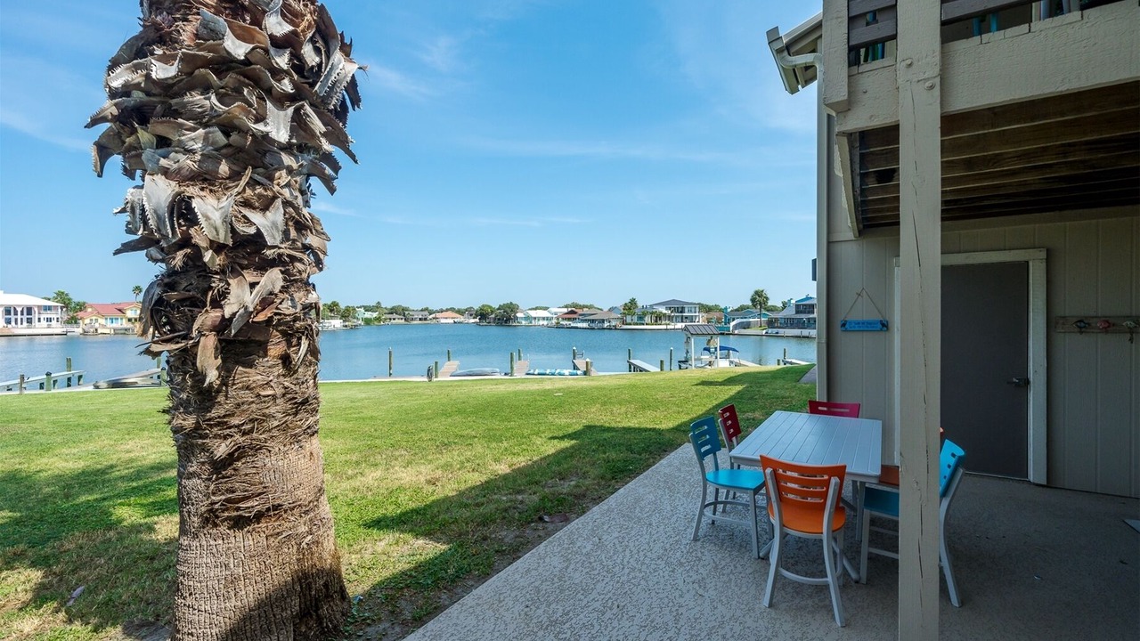 Photo of Outdoor in Harbor Oaks