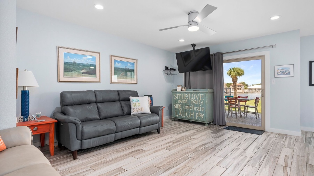 Photo of Livingroom in Harbor Oaks