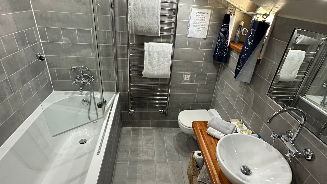 Photo of Bathroom in Canary Wharf