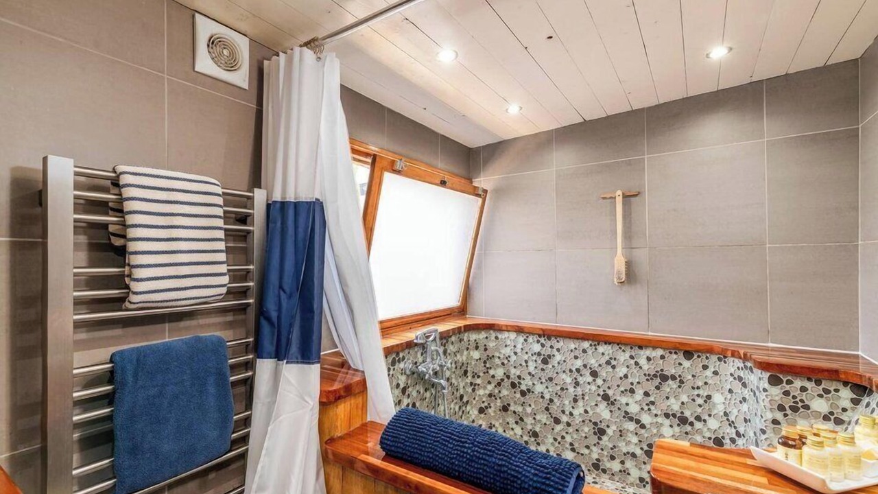 Photo of Bathroom in Canary Wharf