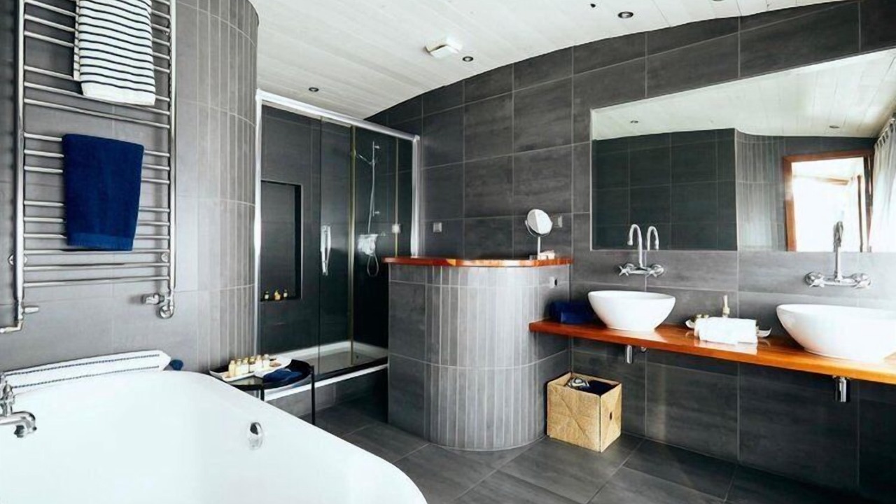 Photo of Bathroom in Canary Wharf