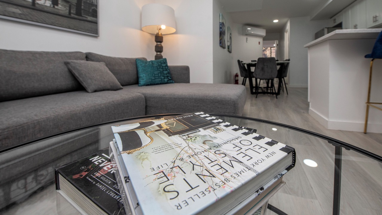 Photo of Livingroom in Sutton Place