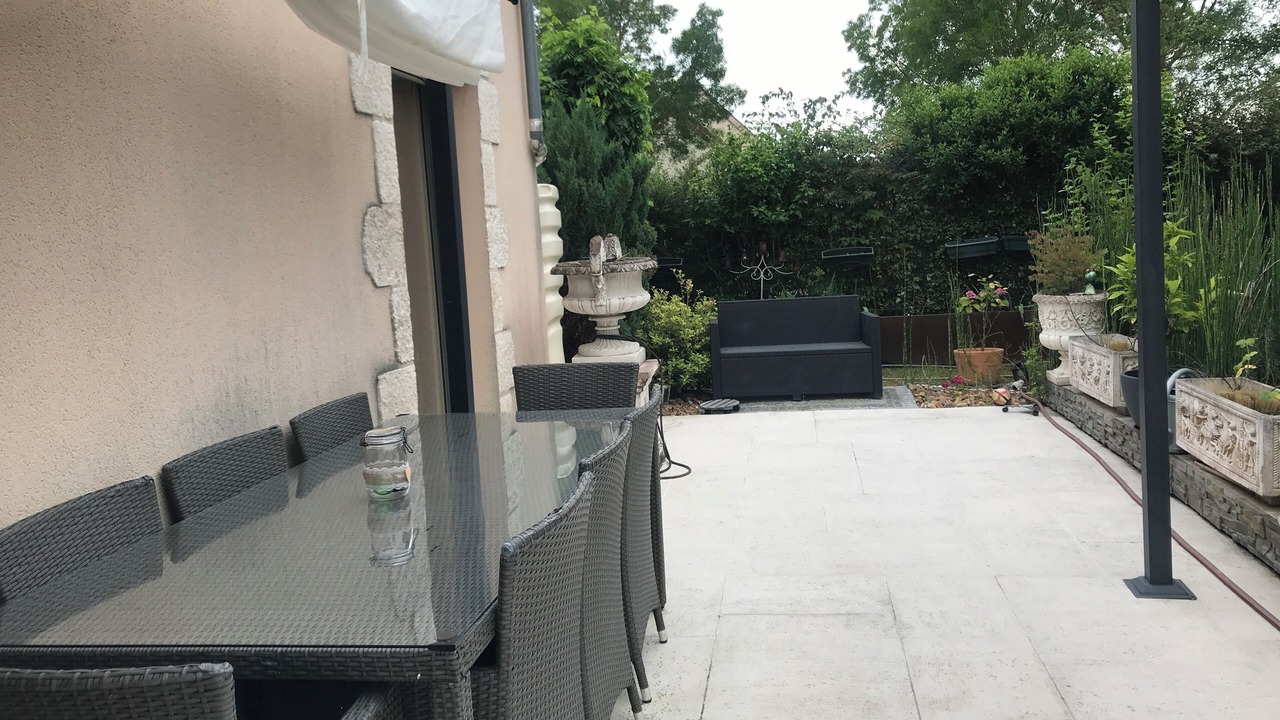 Photo of Outdoor in Checy
