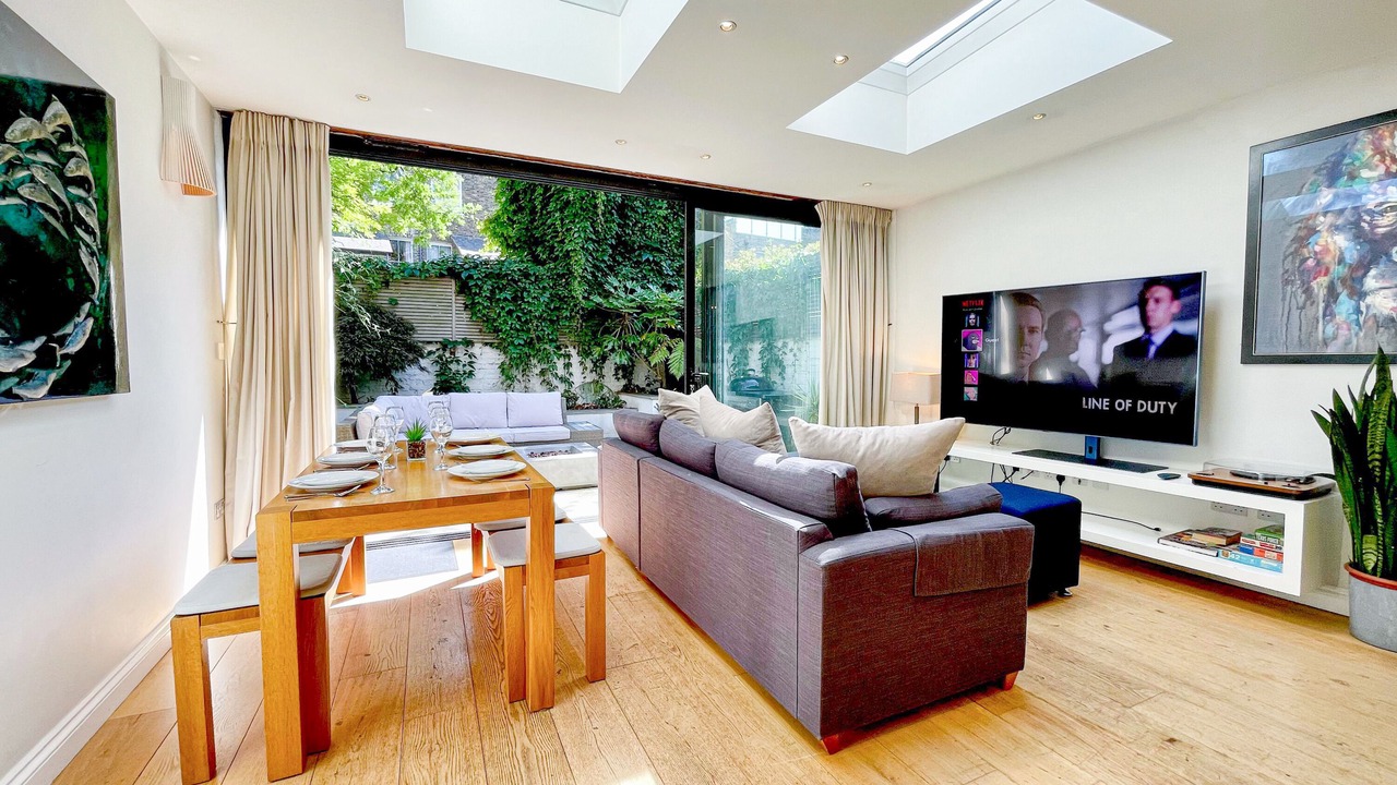 Photo of Livingroom in Addison