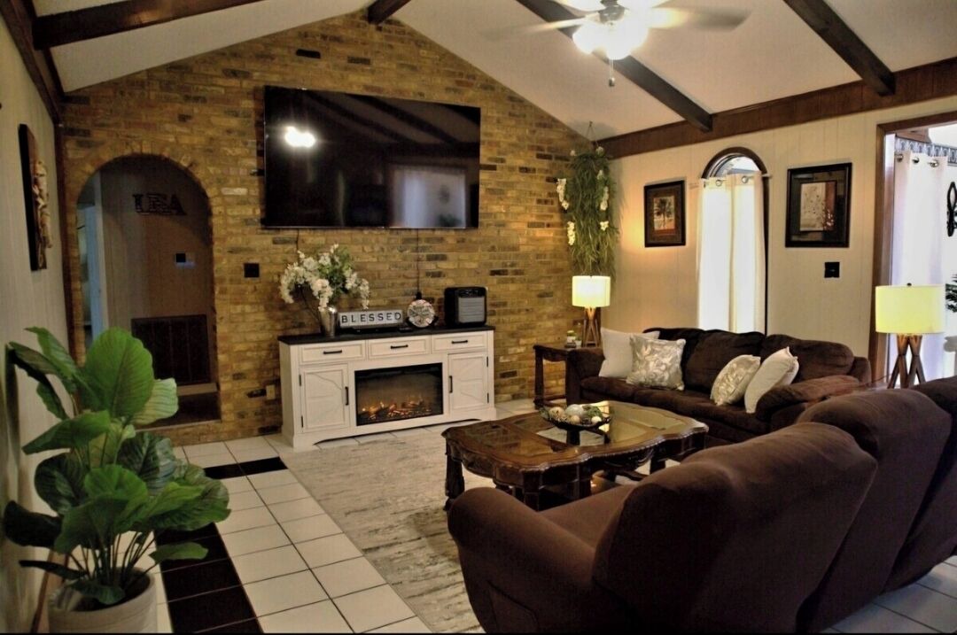 Photo of Livingroom in Grapeland