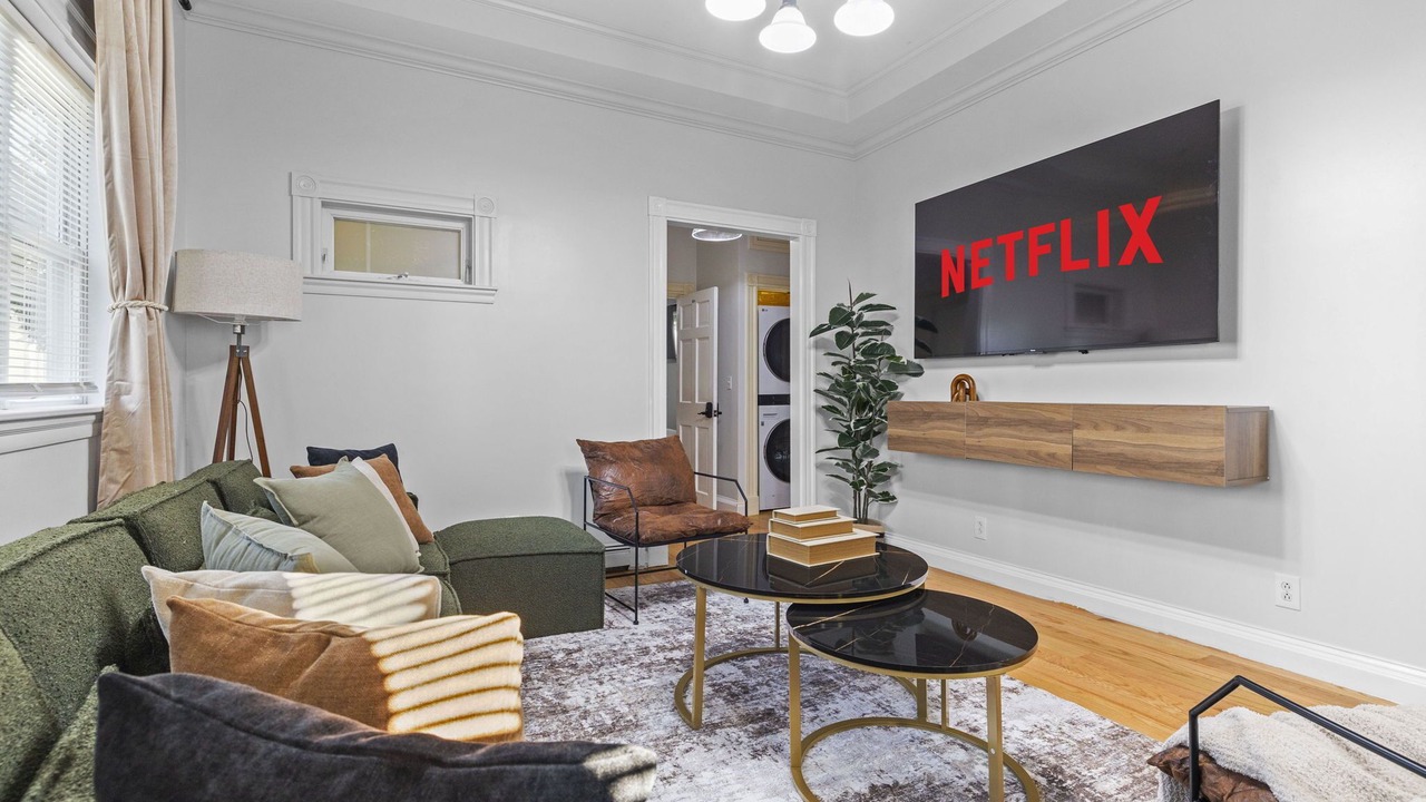Photo of Livingroom in East Somerville