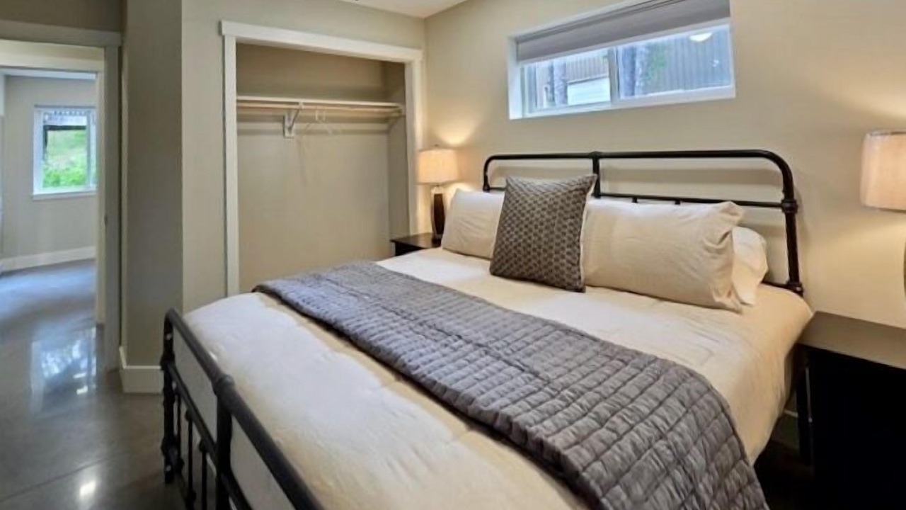 Photo of Bedroom in Girdwood