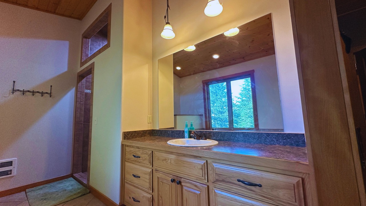 Photo of Bathroom in Grangeville