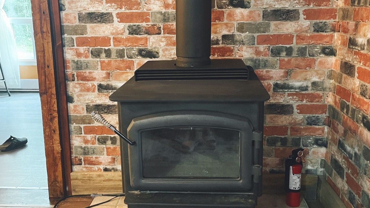 Photo of Livingroom in Chalk River