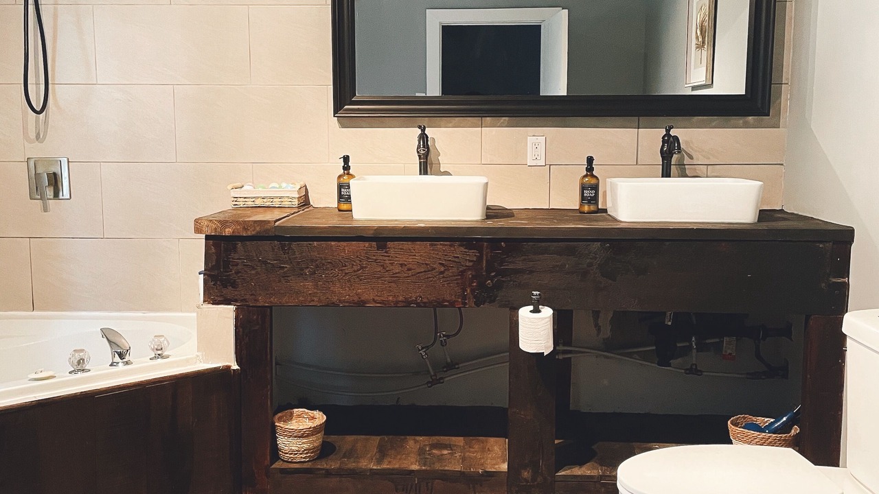 Photo of Bathroom in Chalk River