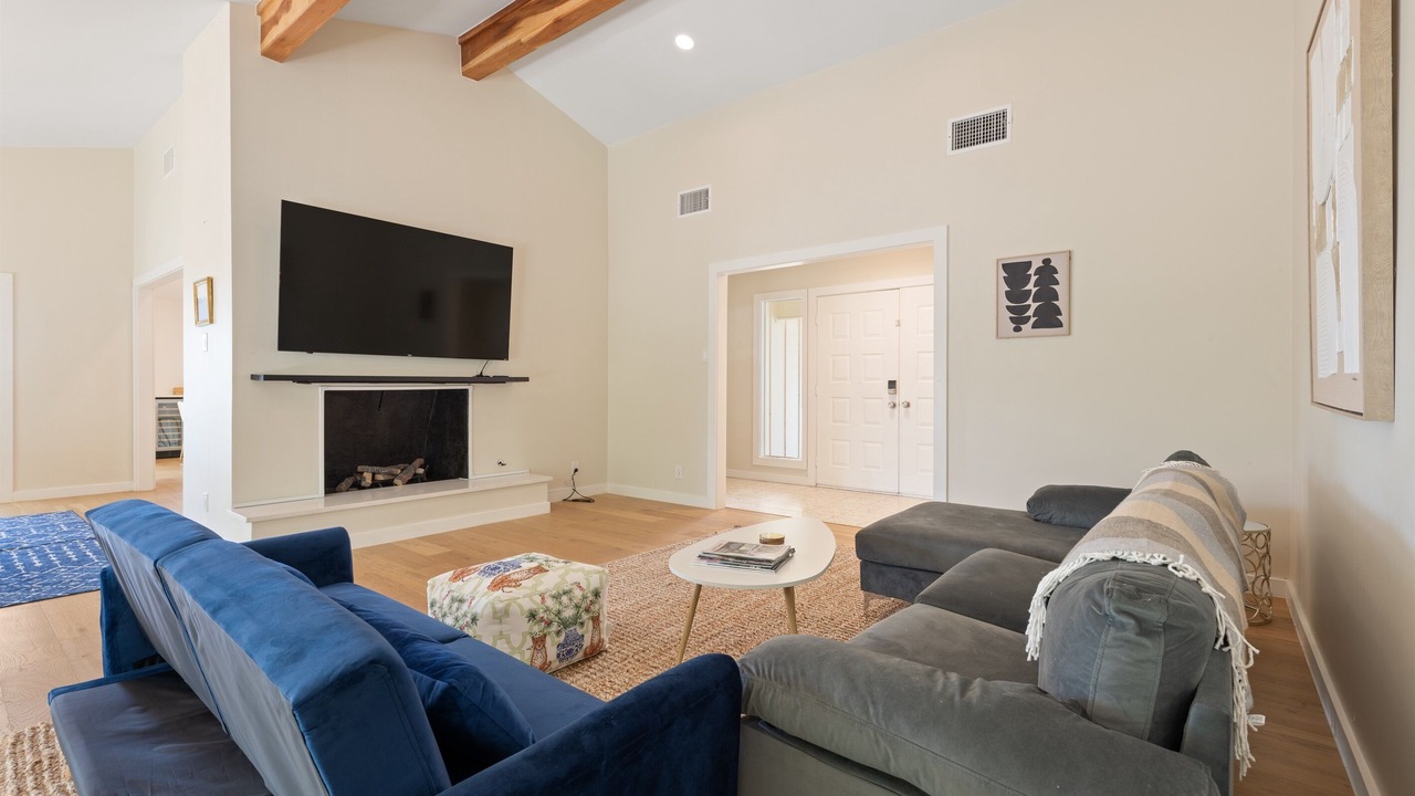 Photo of Livingroom in Lost Creek