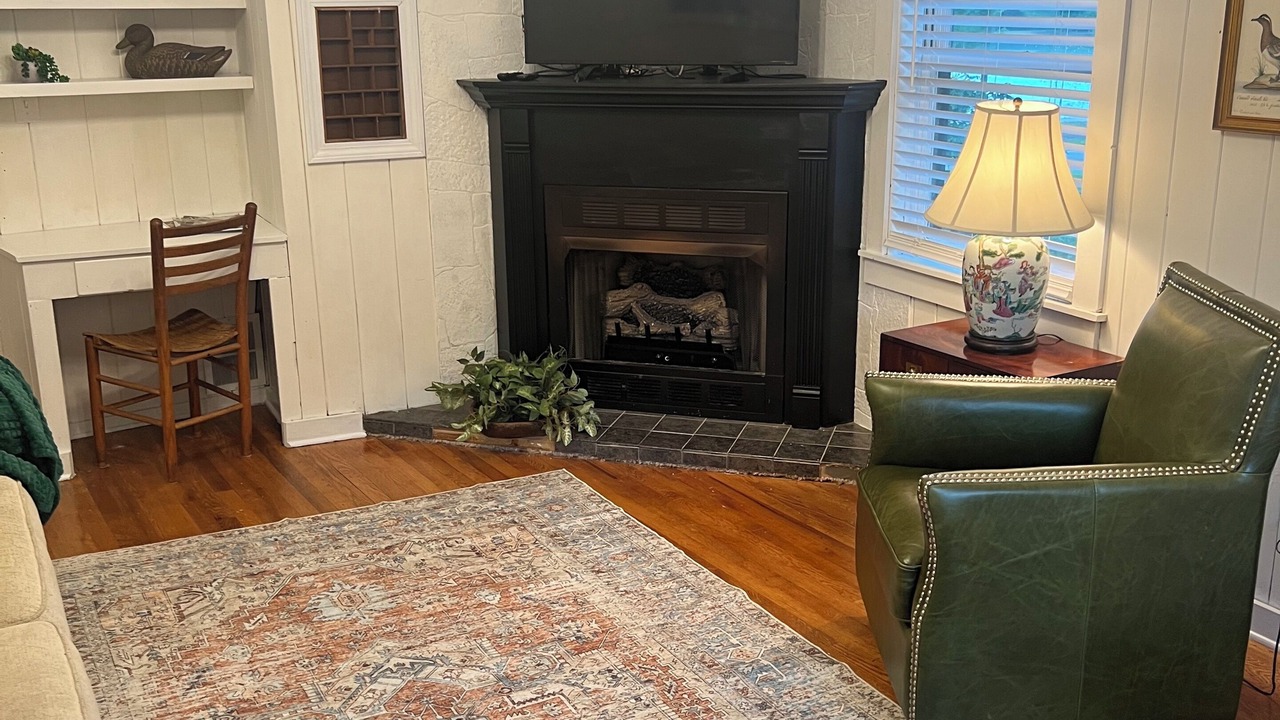 Photo of Livingroom in Flat Rock