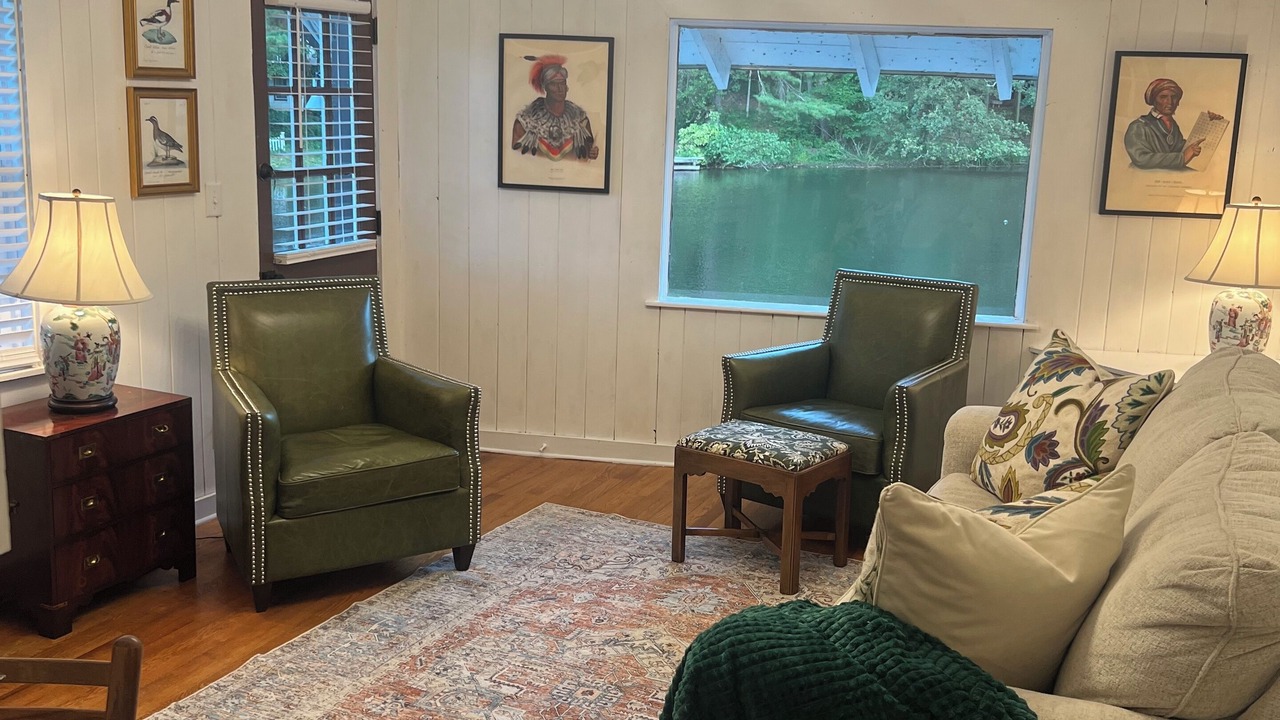 Photo of Livingroom in Flat Rock