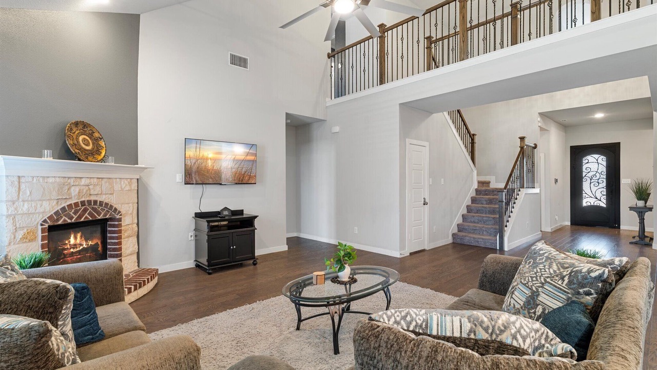 Photo of Livingroom in Aubrey