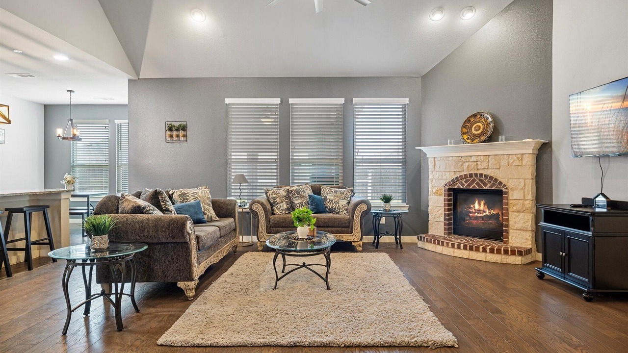 Photo of Livingroom in Aubrey