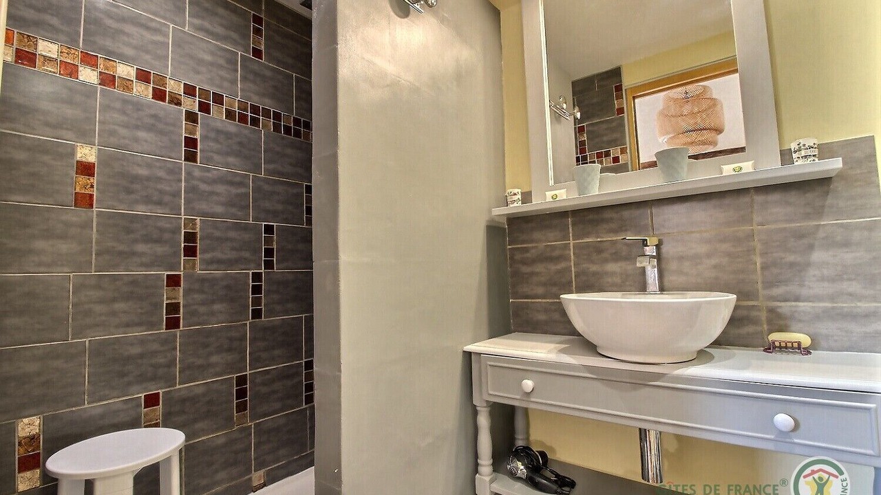 Photo of Bathroom in Dinan