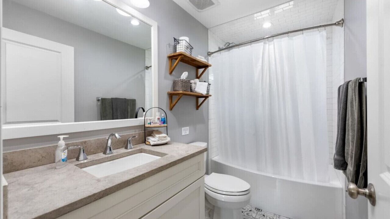 Photo of Bathroom in Lake Shangrila