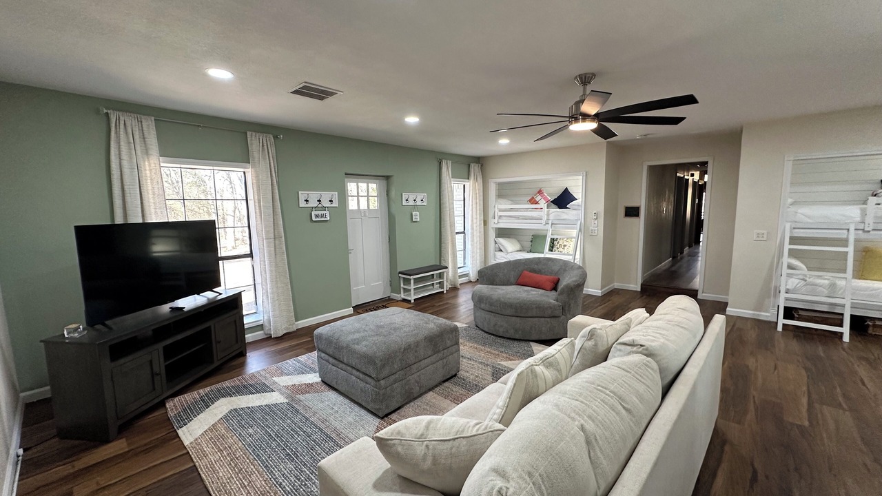 Photo of Livingroom in Mead