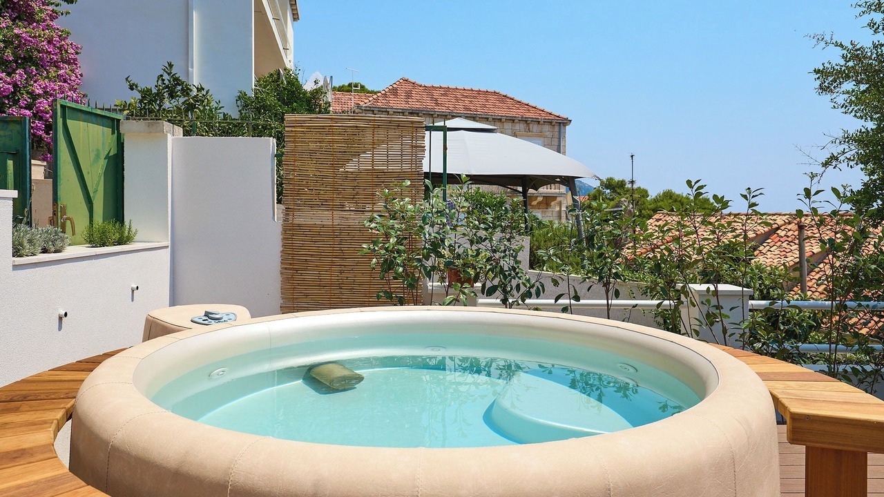 Photo of Others in Ploce